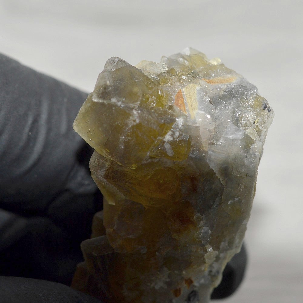 Pierre brute cube de fluorite jaune et quartz 35g