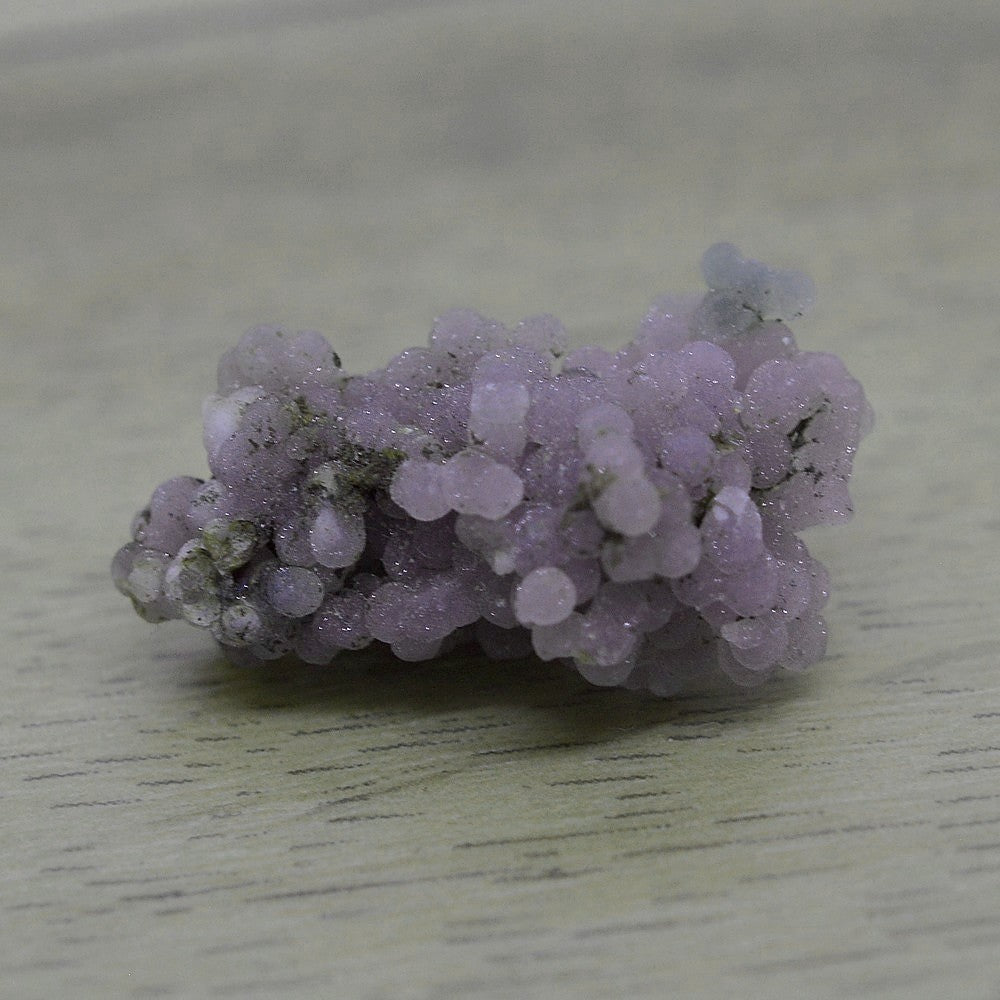Petite agate grappe de raisin violette étincelante de 4g
