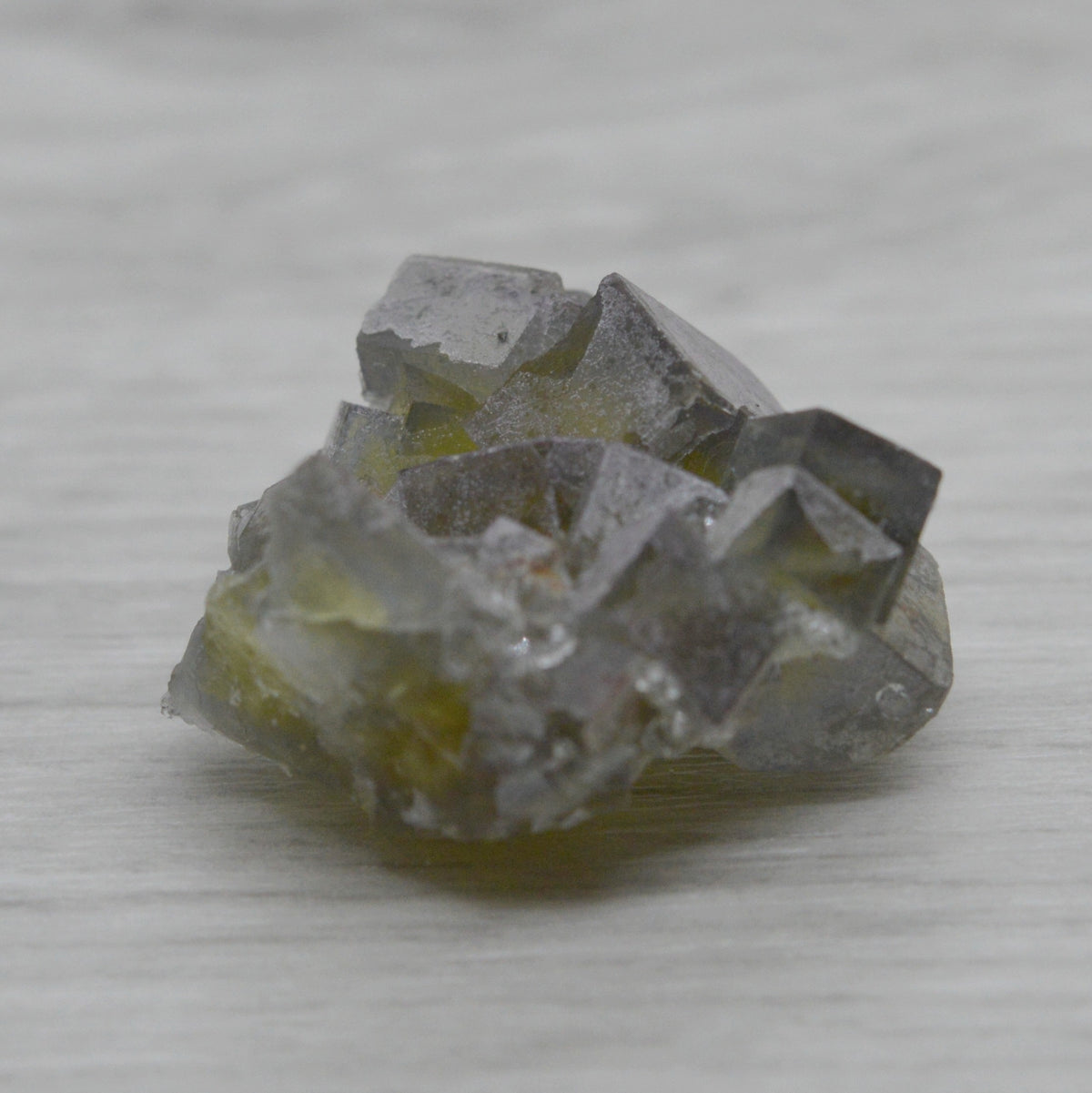 Amas de cubes de fluorine maclée marocaine de 18g
