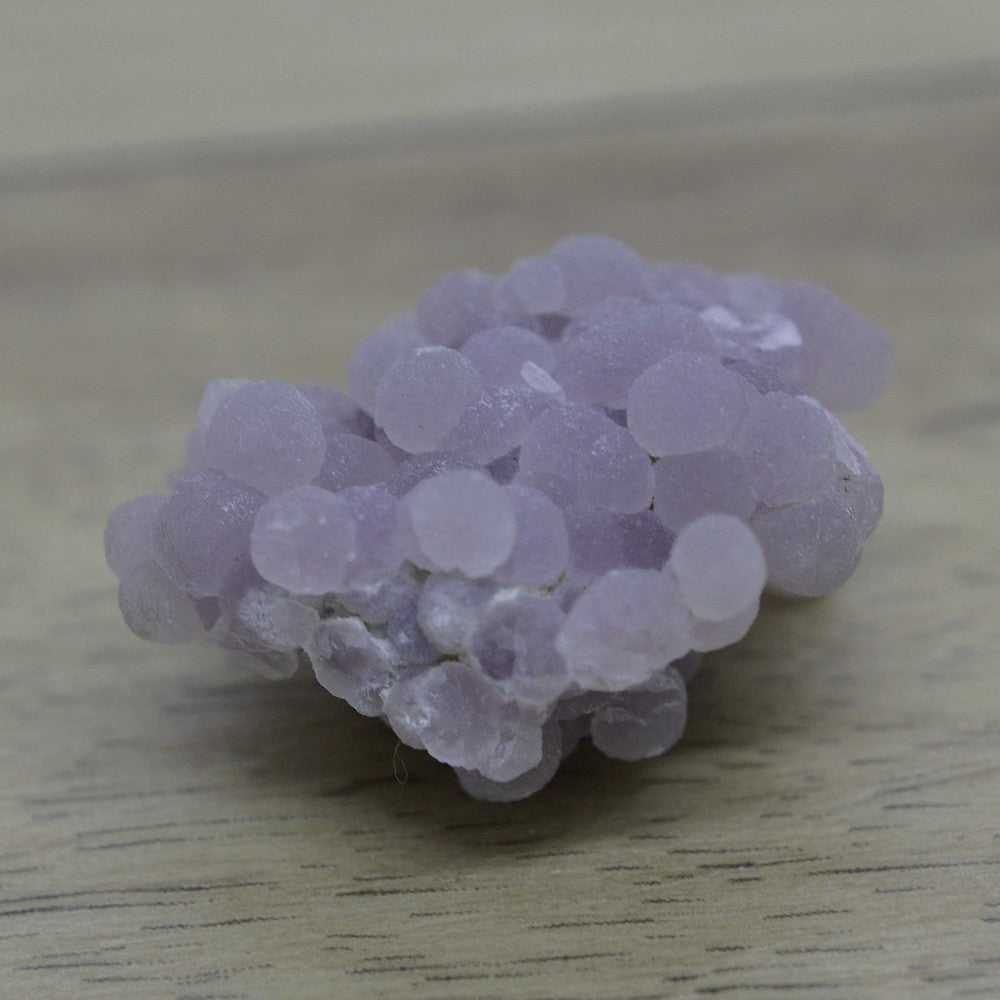 Calcédoine agate grappe de raisin mauve claire 13g de l'île de Sulawesi