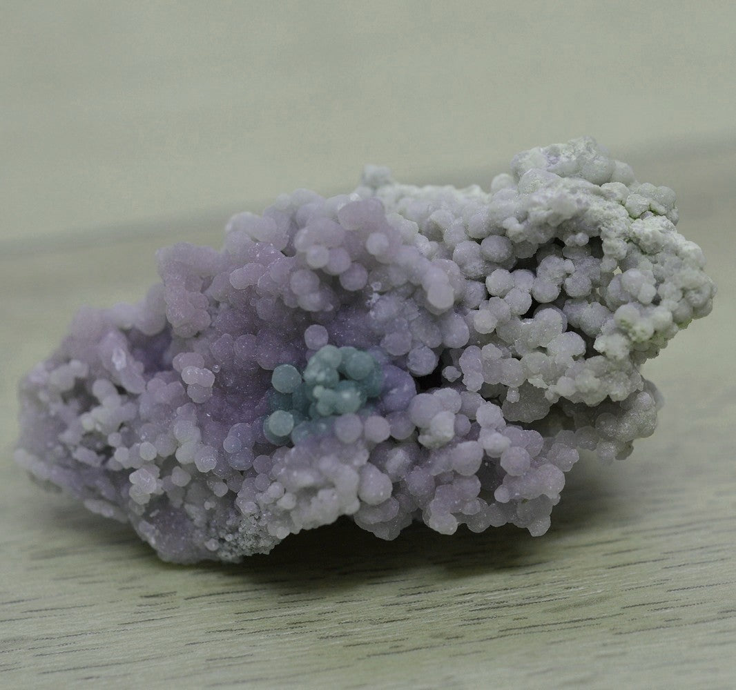 Calcédoine grappe de raisin violette, verte et blanche de 52g