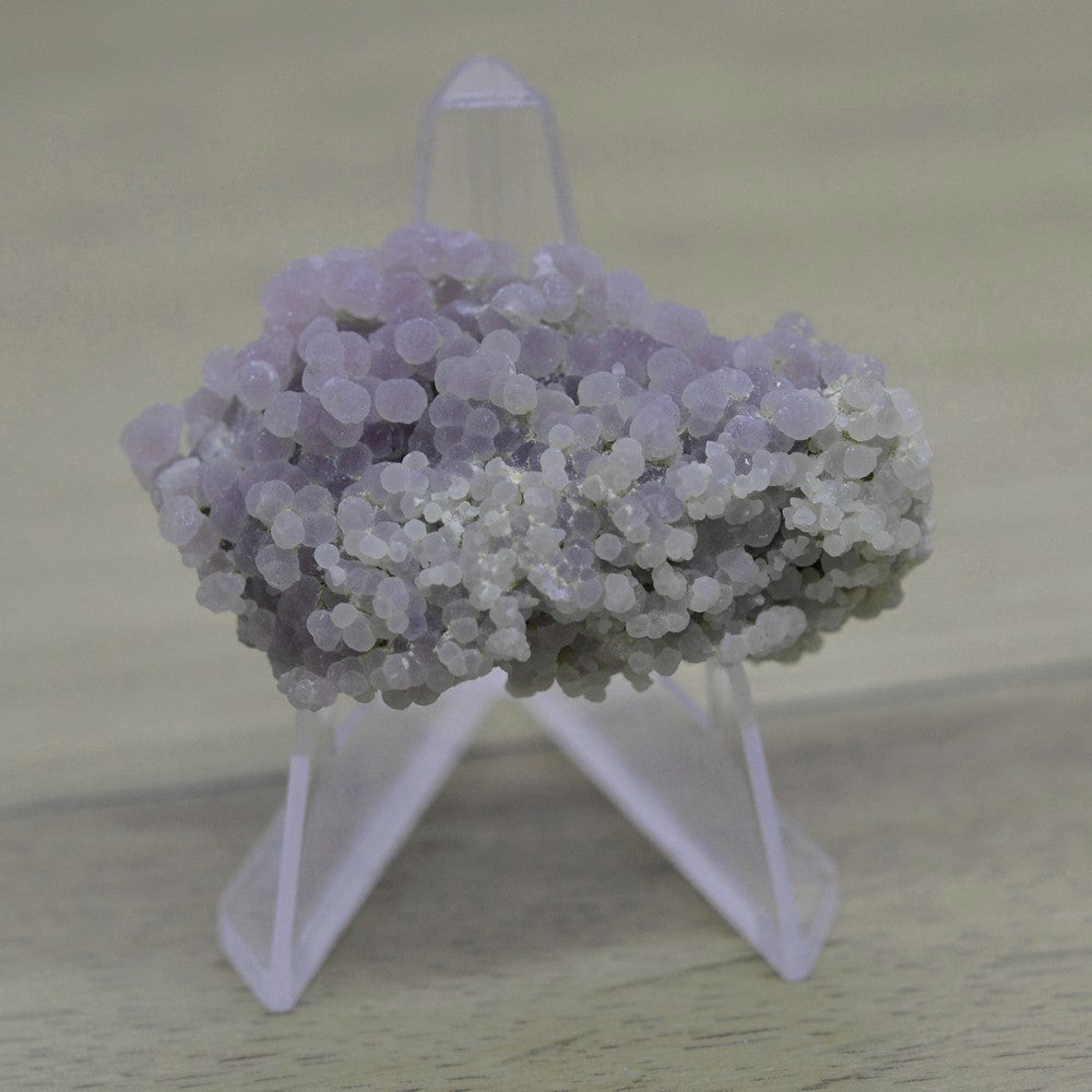 Calcédoine botryoïde violette et jaunie de 35g sur présentoir
