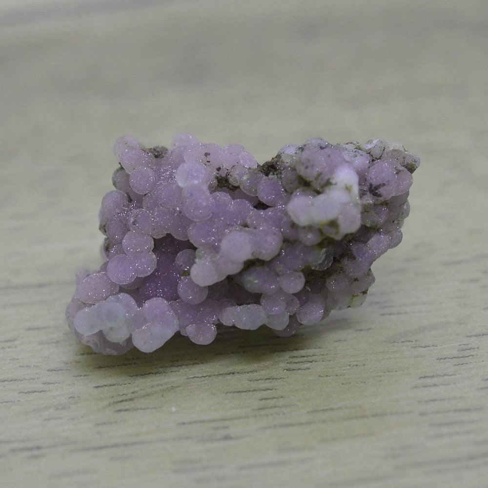 Calcédoine botryoïde violette scintillante de 4g
