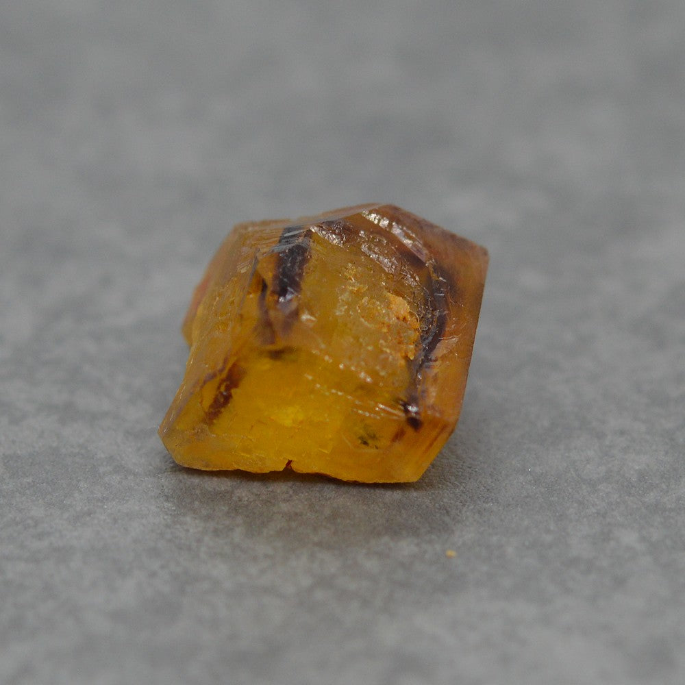 Cube jaune miel foncé et zoné violet 