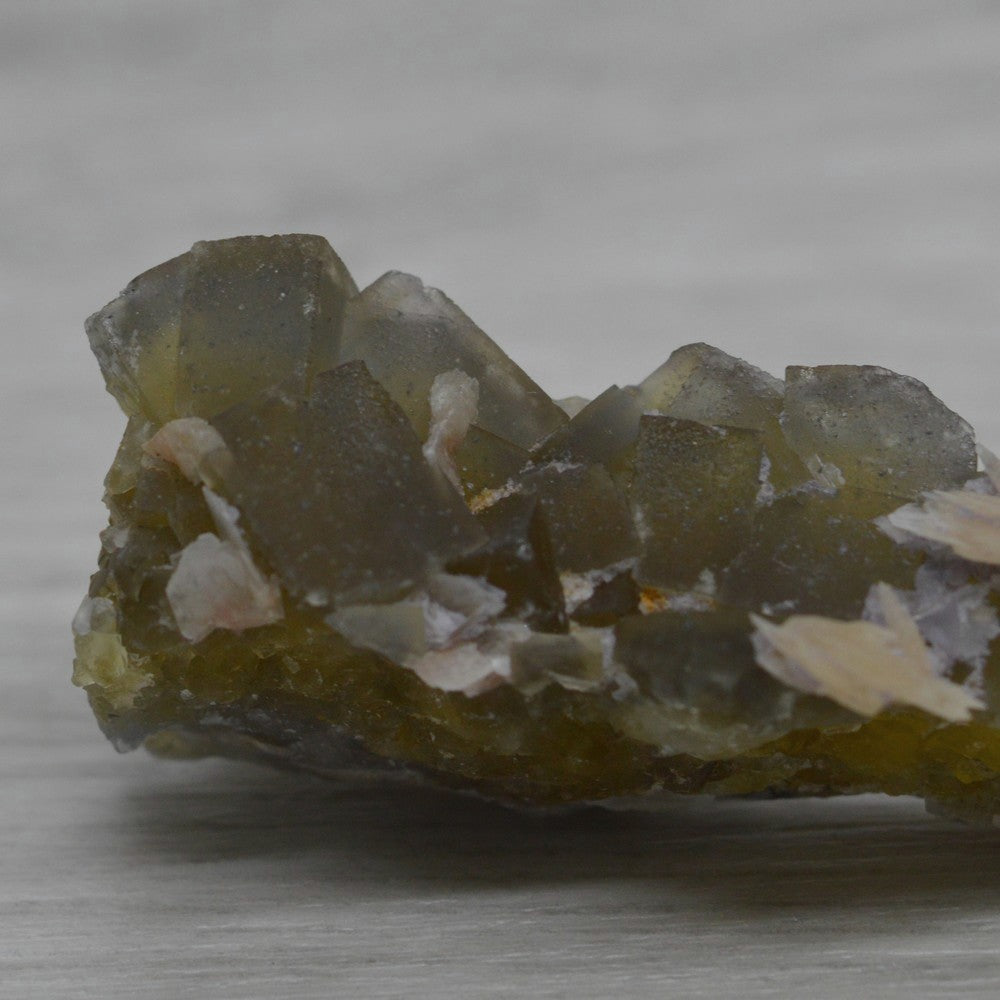 Cubes de fluorine jaune maclés et baryte du Maroc 35g