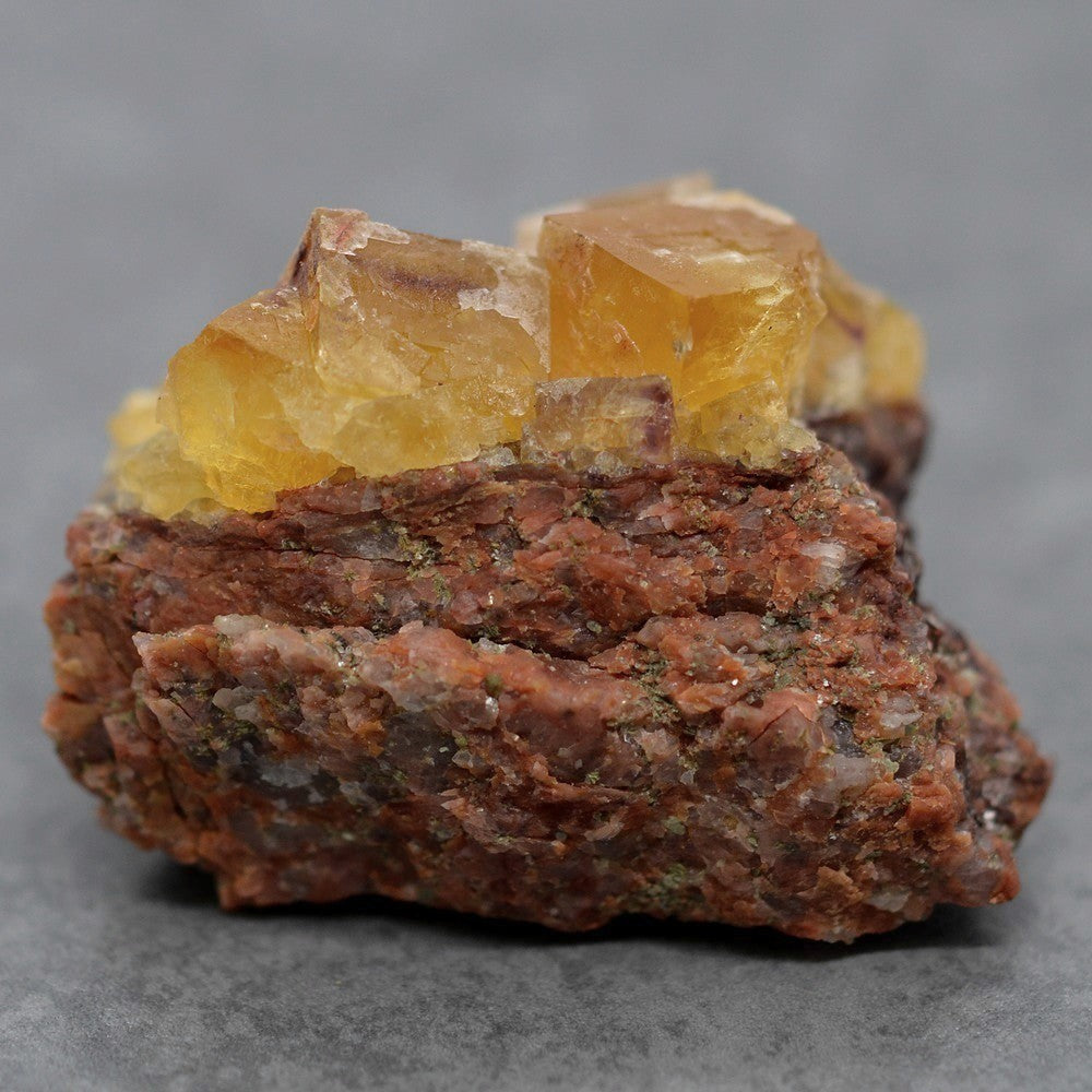 Cubes de fluorite jaune 204g sur gangue