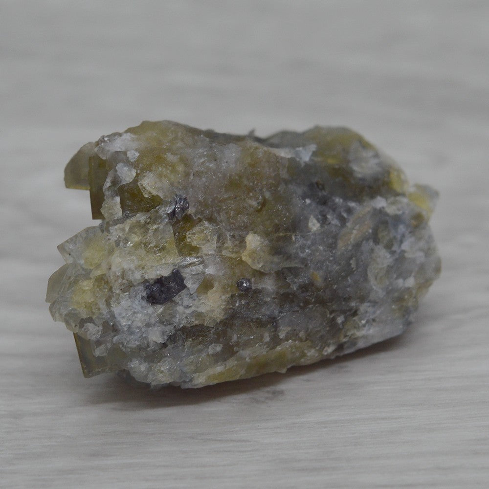 Fluorine jaune miel et inclusion de galène 52g