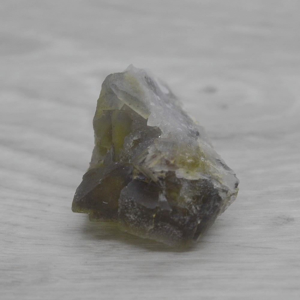 Fluorite ambre grise avec quartz et galène sur gangue 24g