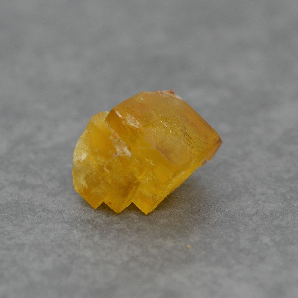 Fluorite jaune cube de 1,4cm en provenance du Maroc