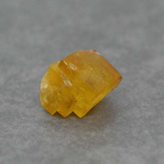 Fluorite jaune cube de 1,4cm en provenance du Maroc