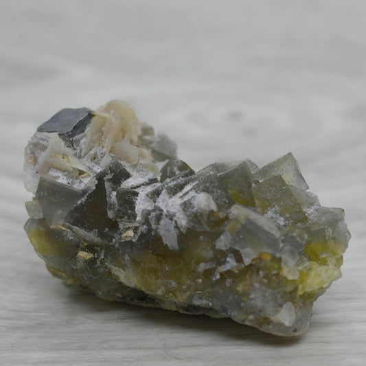 Fluorite jaune avec baryte et galène marocaine de 62g