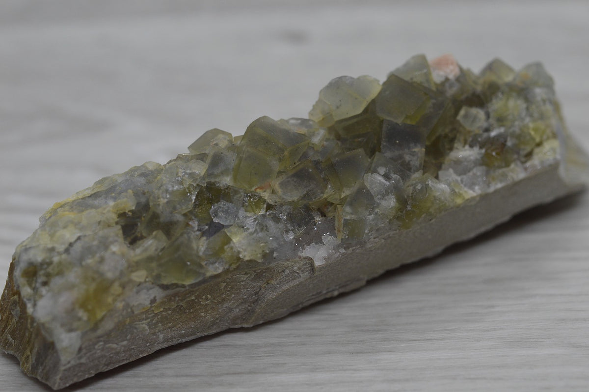 Fluorite jaune sur gangue du Maroc 203g