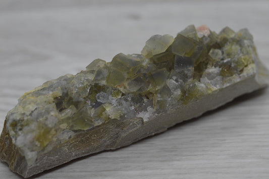 Fluorite jaune sur gangue du Maroc 203g