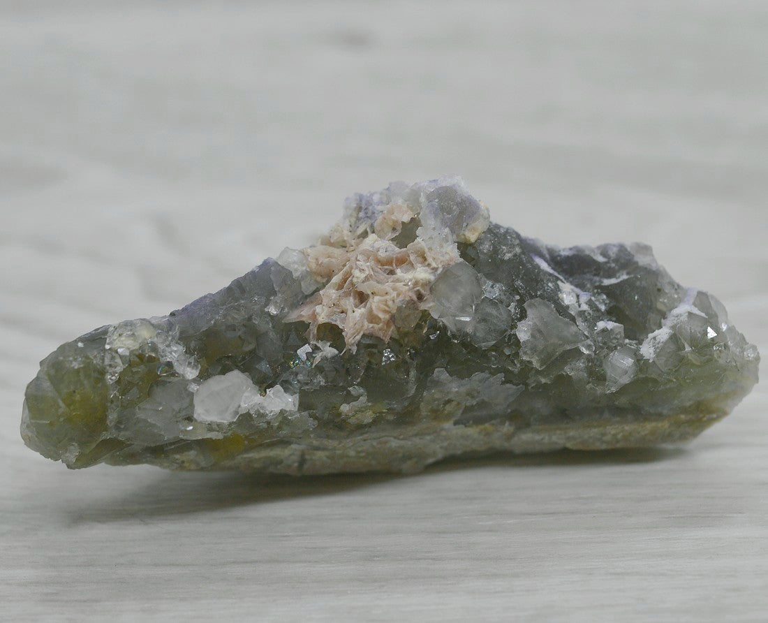 Fluorite jaune vert avec quartz et baryte 77g 