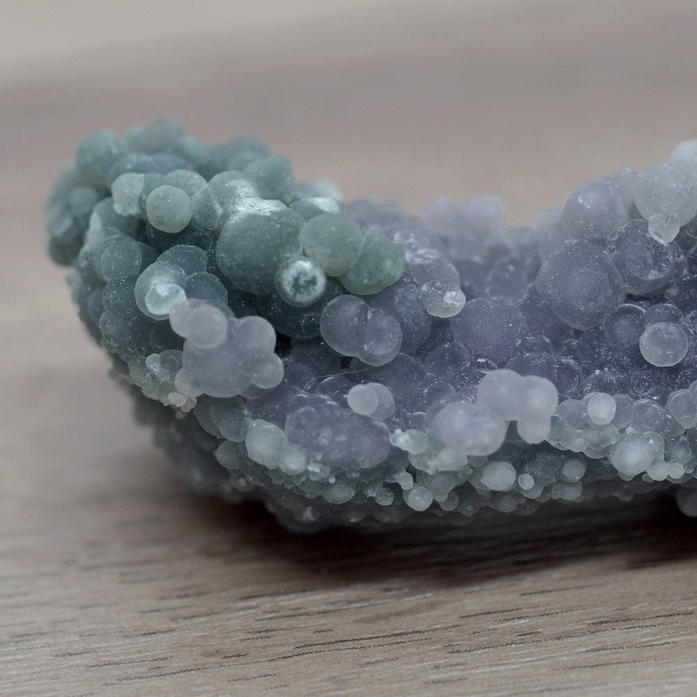 grappes de raisin verts et violets microcristallin de quartz sur calcédoine de 56g