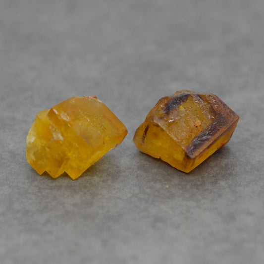 Lot de deux cubes de fluorine jaune miel de 22g
