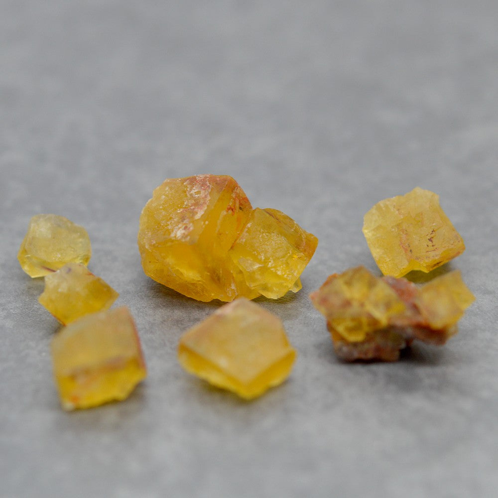 Lot de morceaux de fluorite jaune orange marocaine