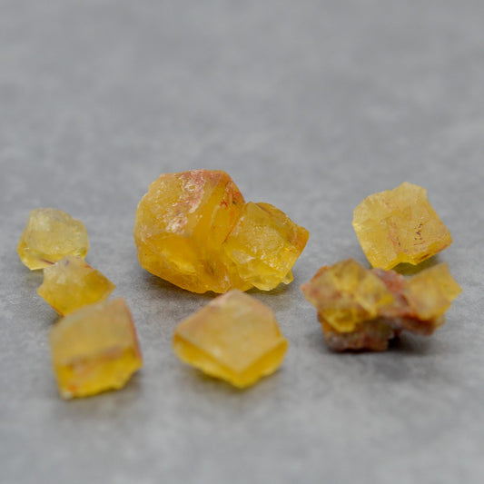 Lot de morceaux de fluorite jaune orange marocaine