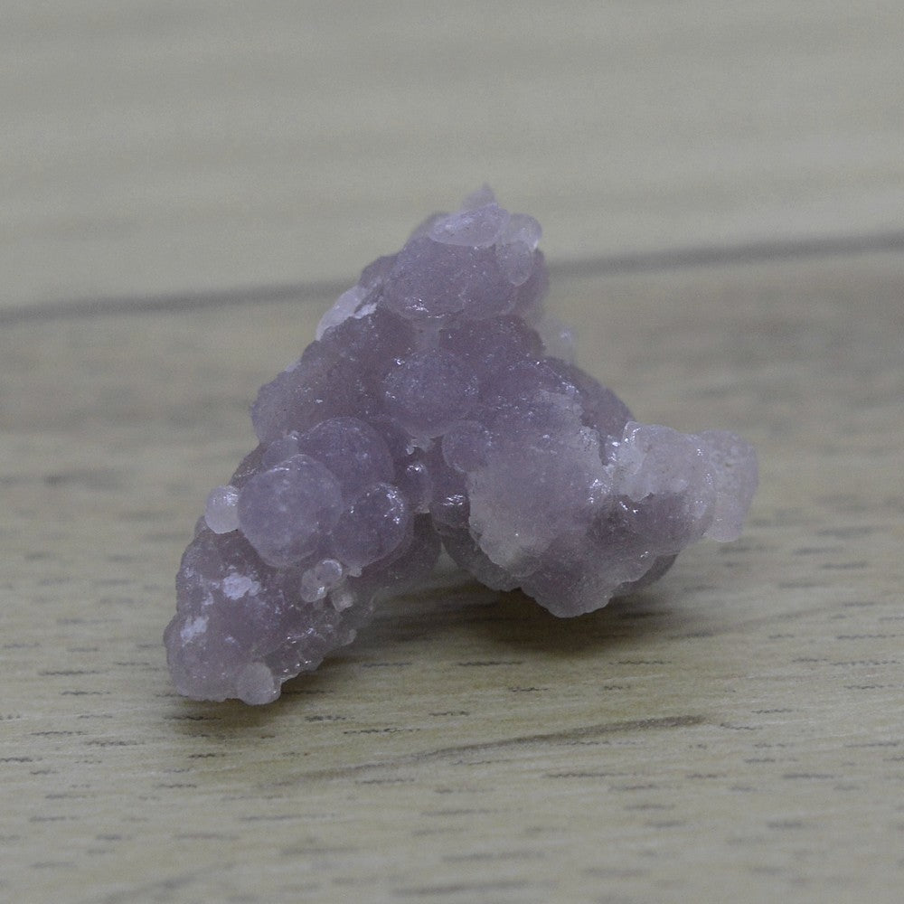 Petite calcédoine botryoïde violette scintillante 4g