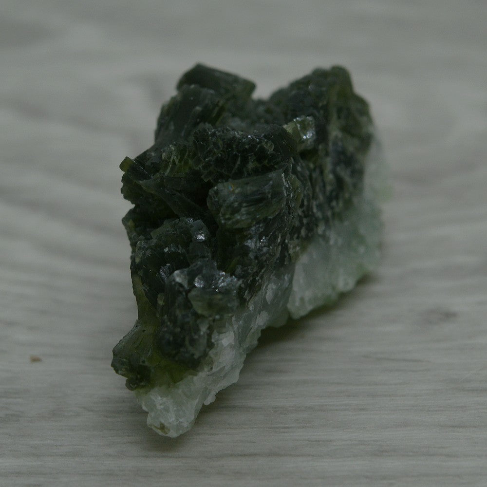 Pierre brute prehnite marocaine de 5,5cm et 45g