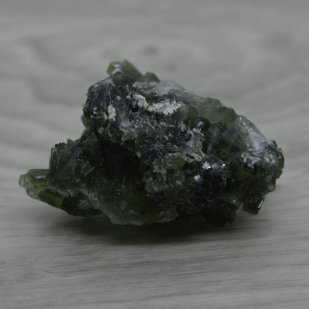 Pierre brute prehnite foncée marocaine foncée 25g