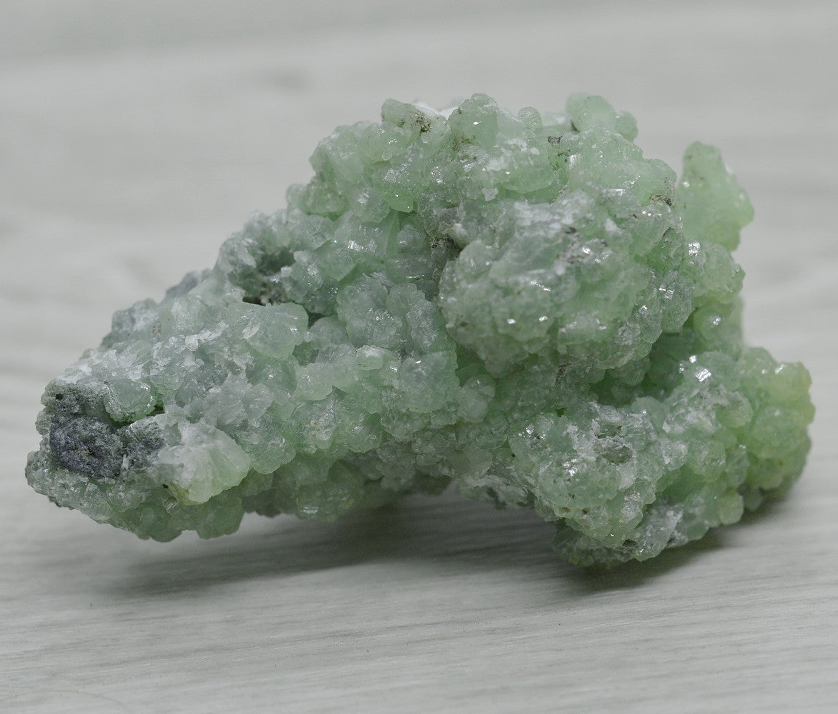 Pierre prehnite verte claire de 158g groupe minéral des silicates