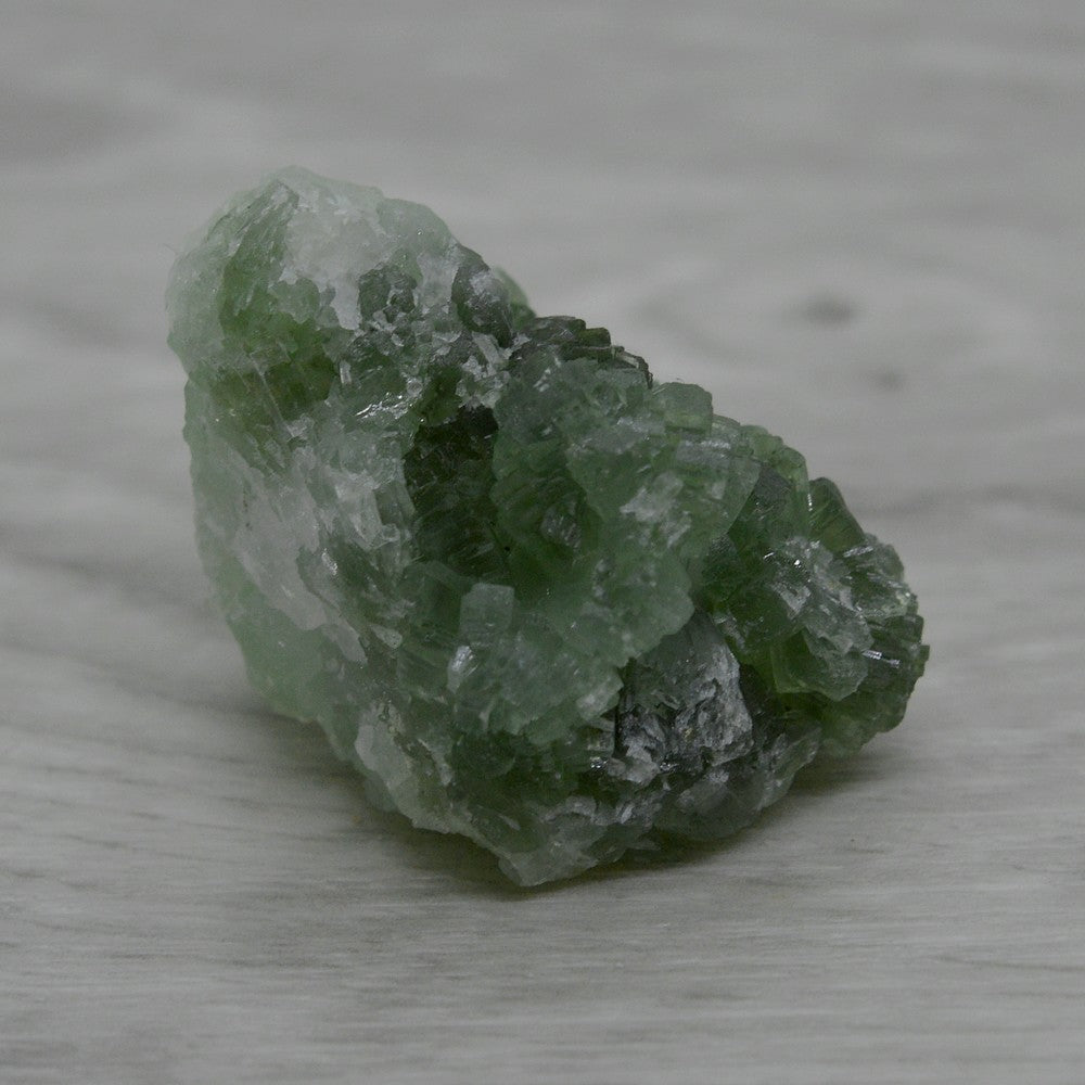 Prehnite brute à cristaux verts du Maroc 29g