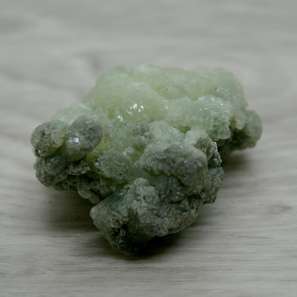 Prehnite verte jaunie et byssolite gris verdâtre du Maroc