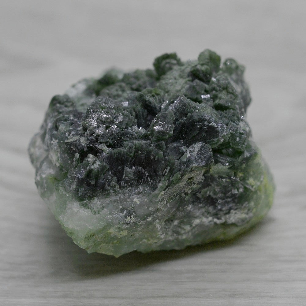 Cristaux orthorhombiques verts de 120g