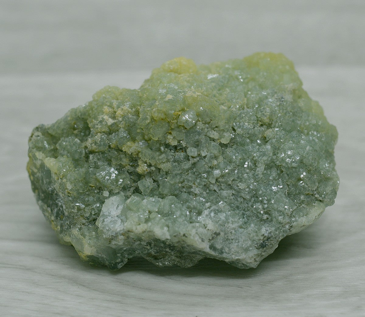 Prehnite brute verte et jaune cristallisée de 161g