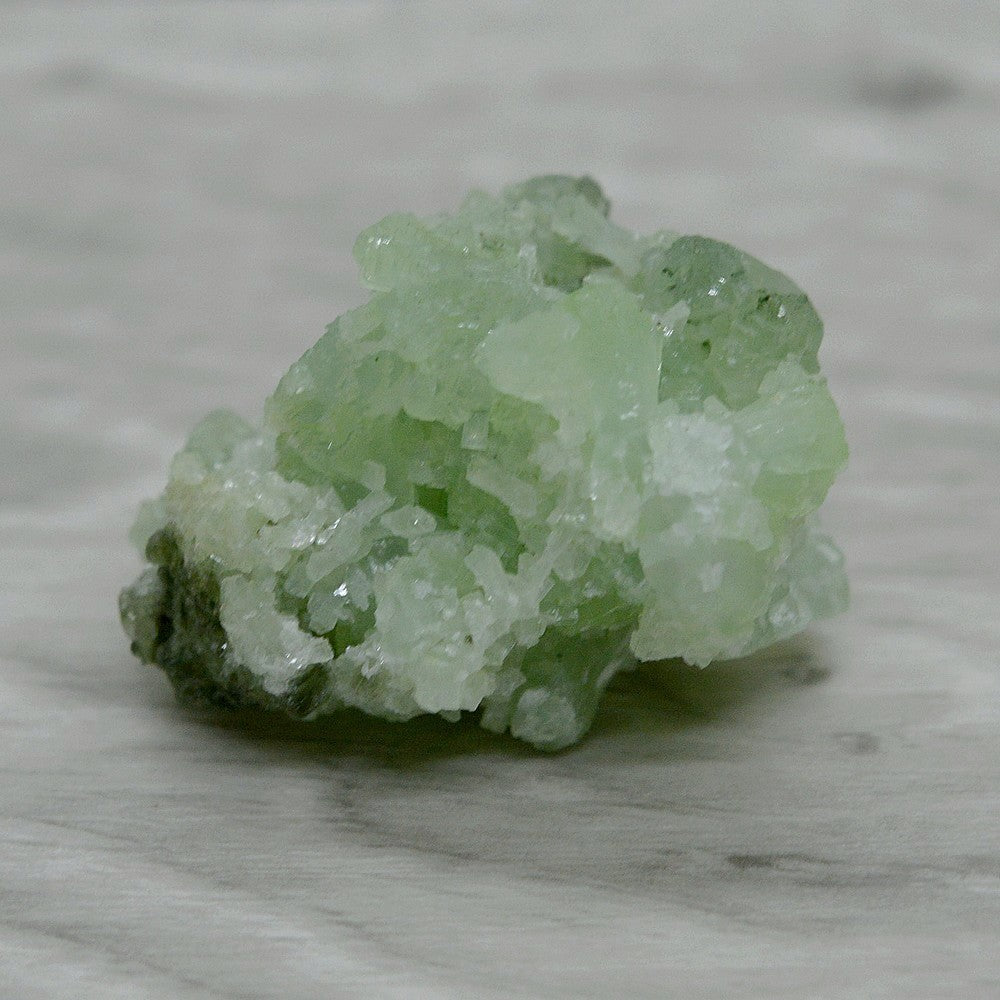 prehnite pierre naturelle brute de 25g du Maroc