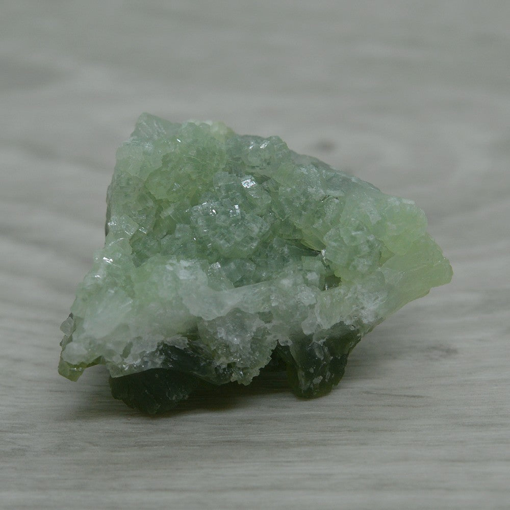 Prehnite vert d'eau système cristallin orthorhombique de 40g