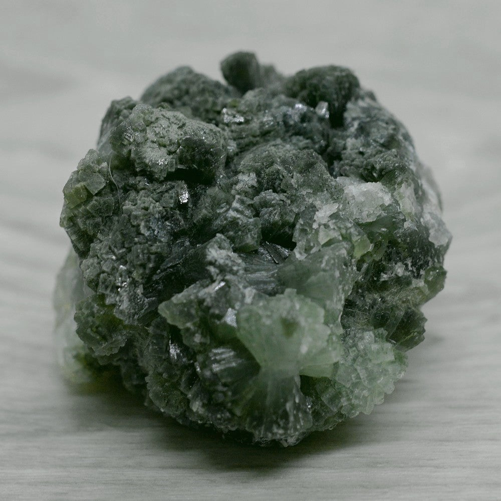 Prehnite brute vert sapin cristallisée de 120g