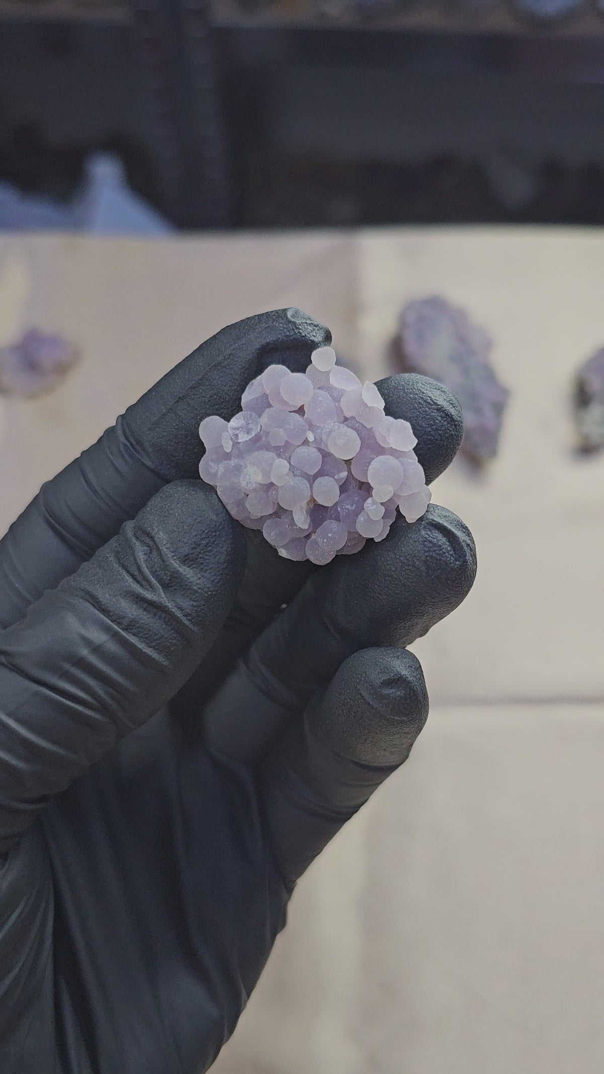 Calcédoine botryoïde violette claire en cristallites de quartz 13g 