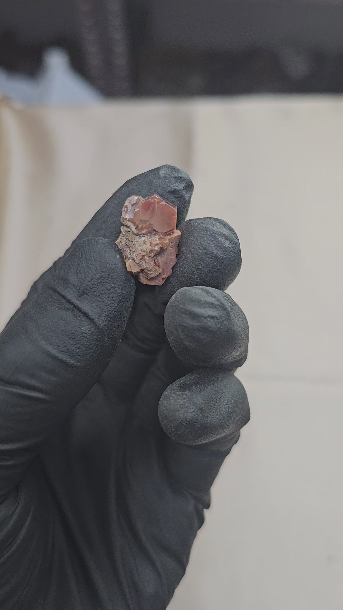 Cristaux de vanadinite rouge et brune du Maroc 7g - Vue en 360°