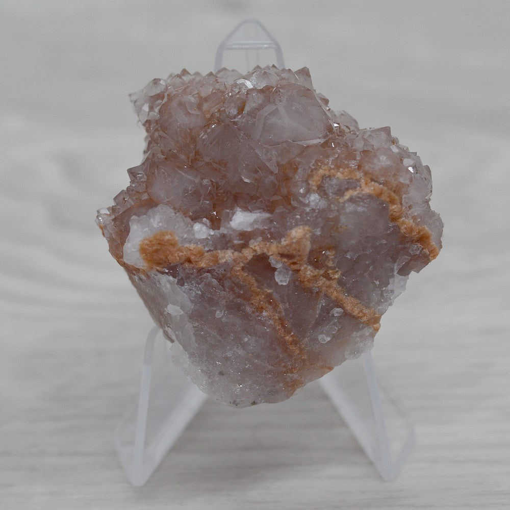 Quartz hématoïde du Maroc 52g sur présentoir